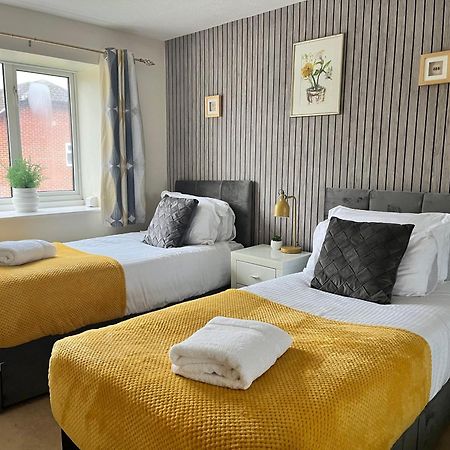 Lush House Close To Ashford Town Centre With Driveway Eksteriør bilde