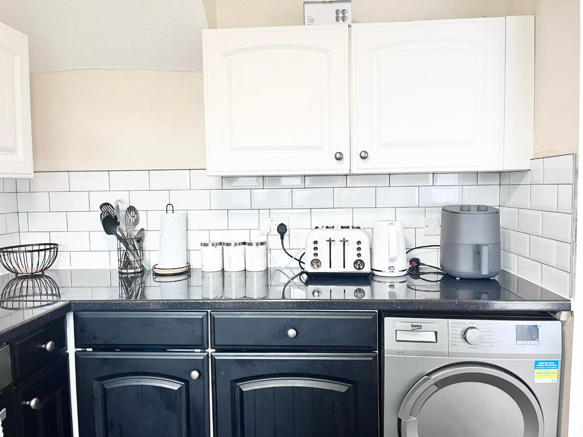 Lush House Close To Ashford Town Centre With Driveway Eksteriør bilde