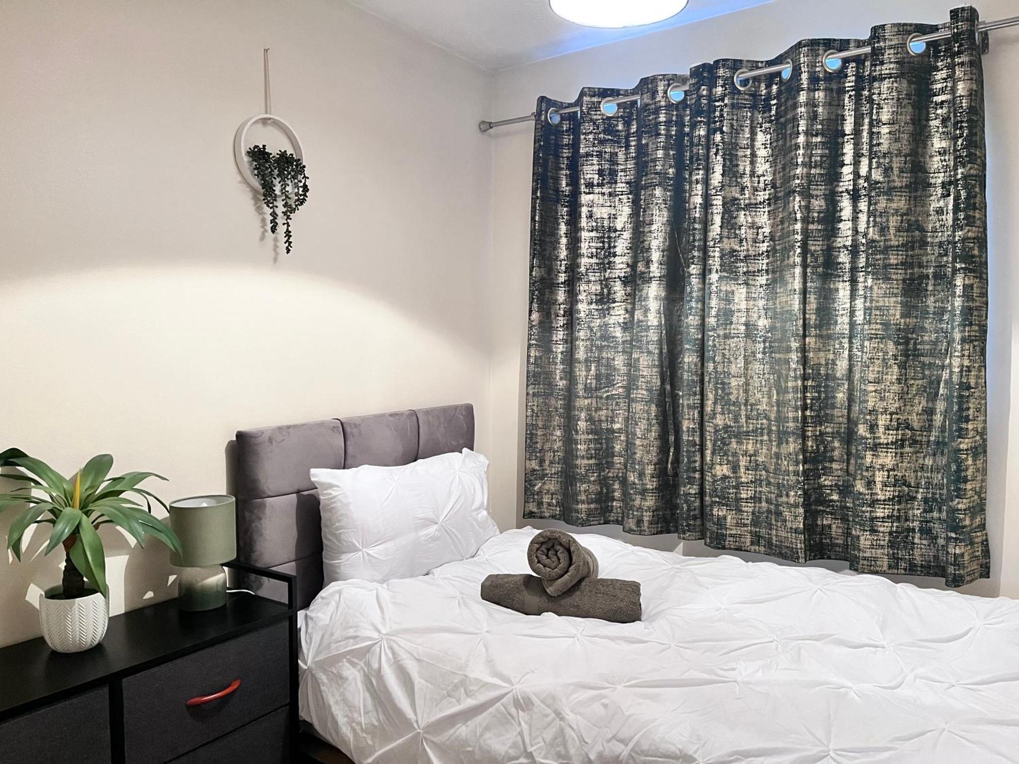 Lush House Close To Ashford Town Centre With Driveway Eksteriør bilde