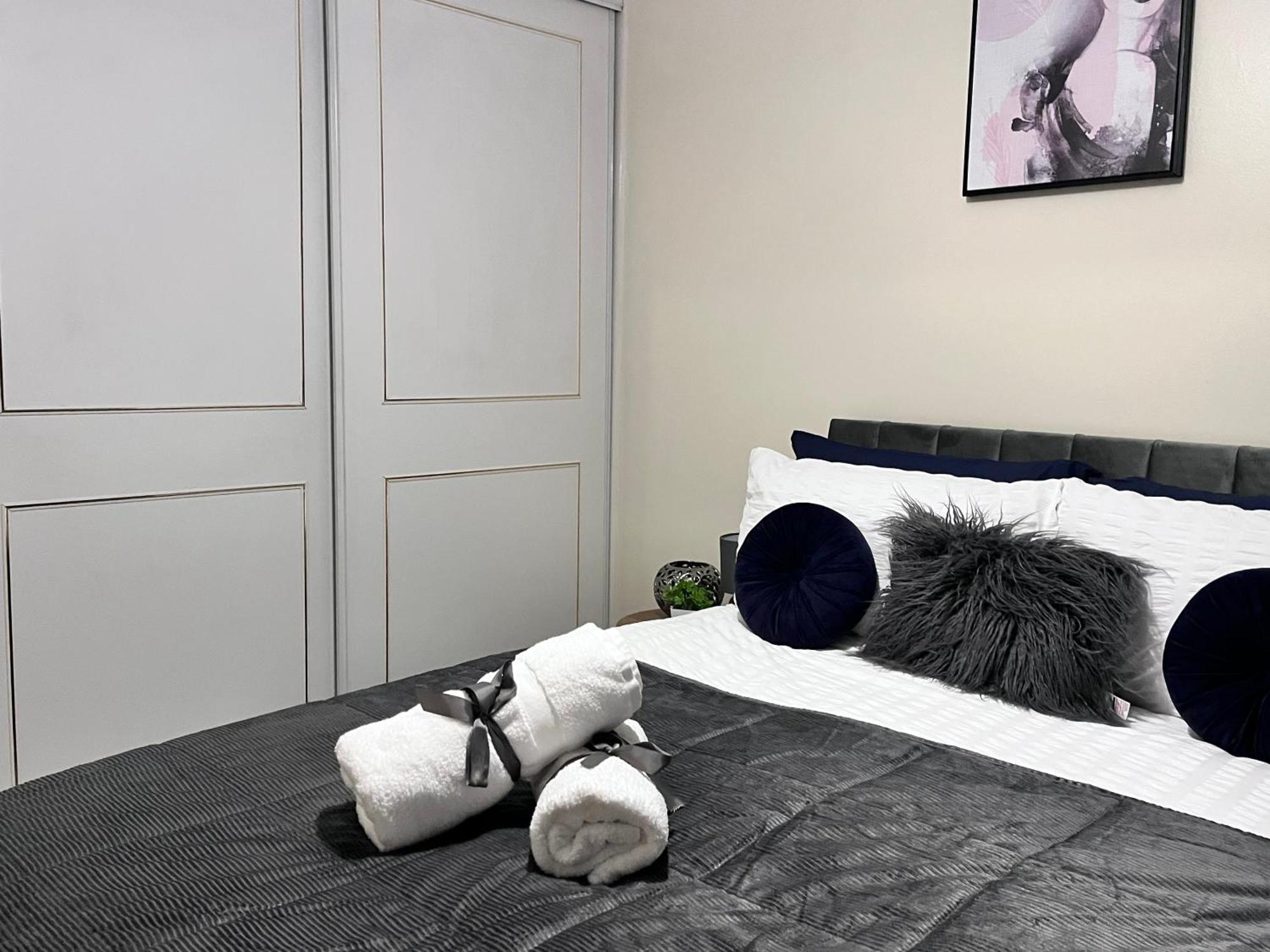 Lush House Close To Ashford Town Centre With Driveway Eksteriør bilde