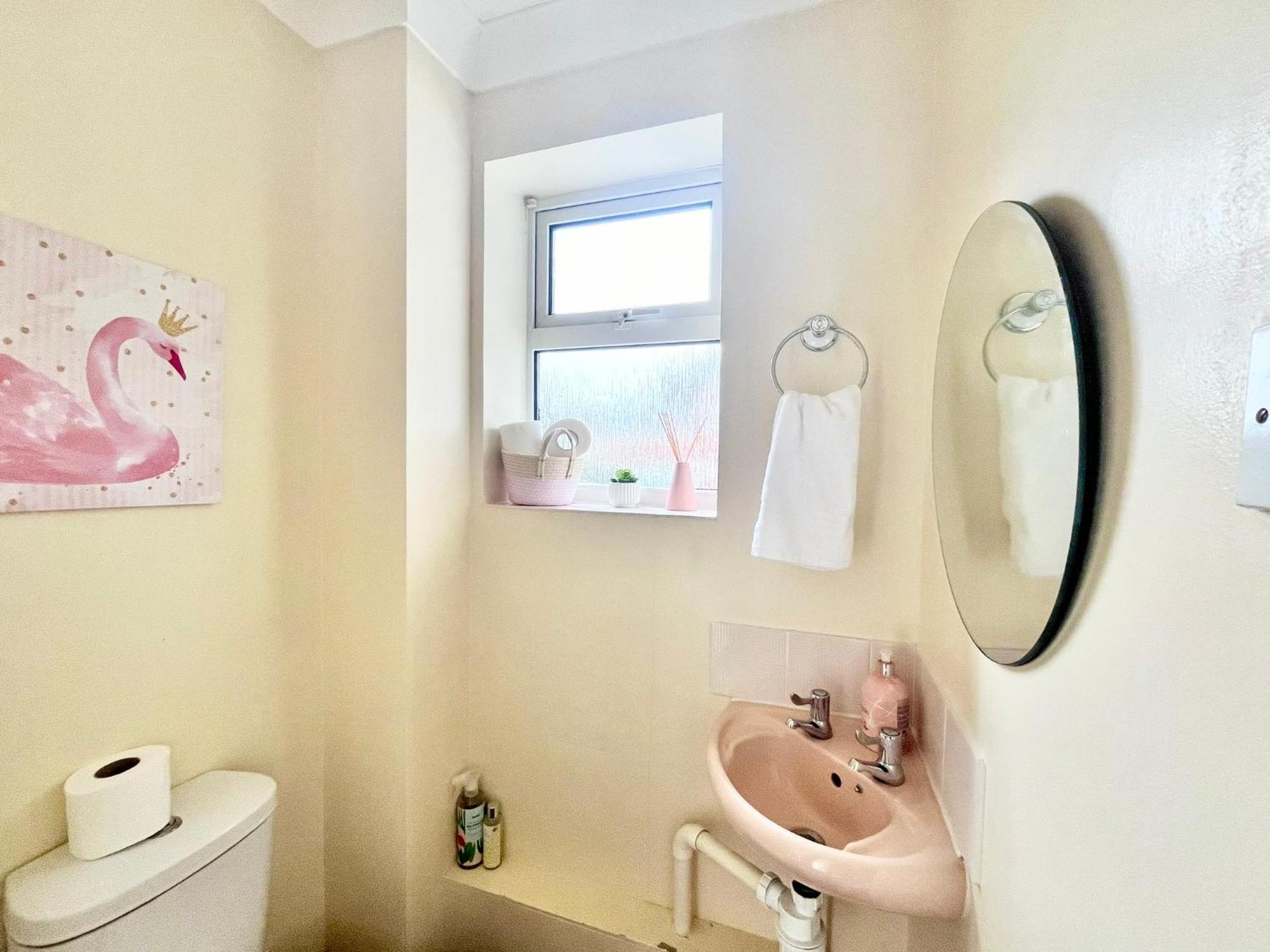 Lush House Close To Ashford Town Centre With Driveway Eksteriør bilde