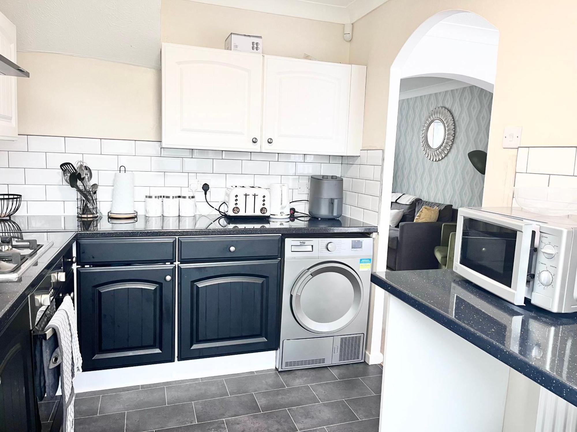 Lush House Close To Ashford Town Centre With Driveway Eksteriør bilde