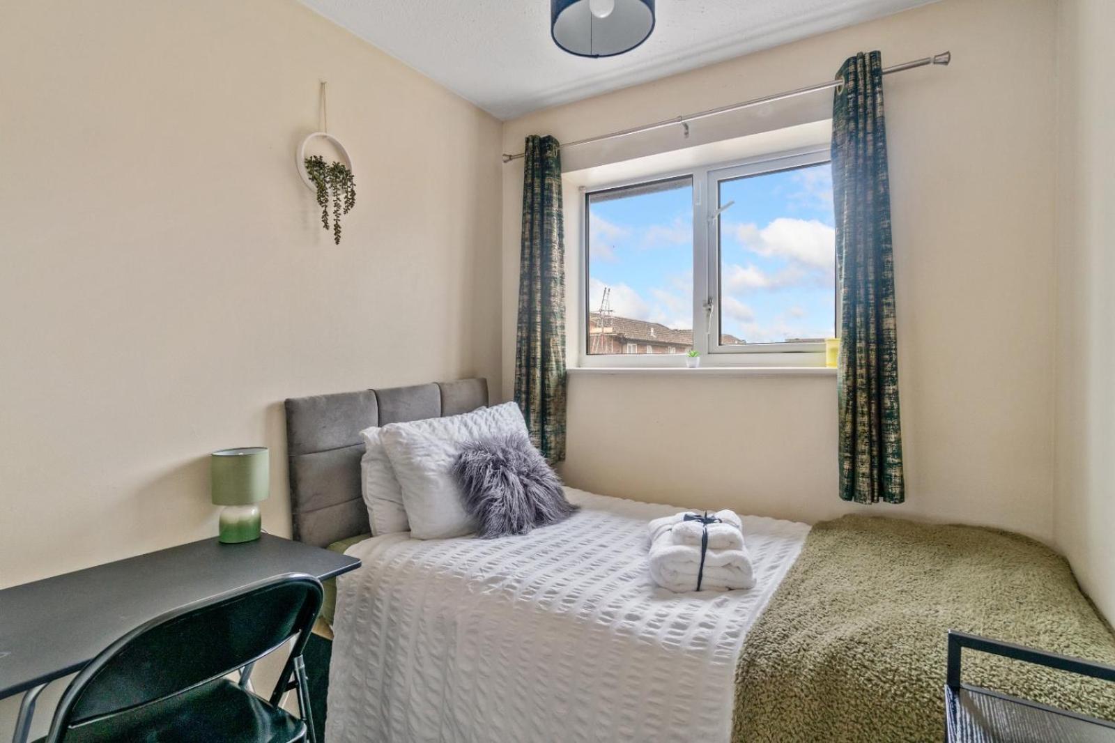 Lush House Close To Ashford Town Centre With Driveway Eksteriør bilde