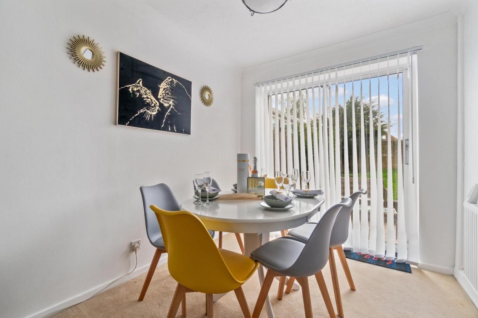 Lush House Close To Ashford Town Centre With Driveway Eksteriør bilde